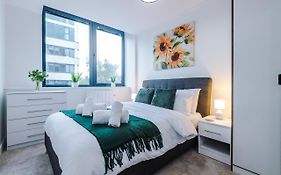 New! Stylish 2-Bed Apartment In Manchester By 53 Degrees Property - Amazing Location, Ideal For Small Groups - Sleeps 4!